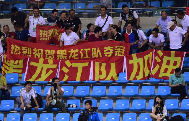 关于客场作战氛围热烈，球迷助威声不断的信息