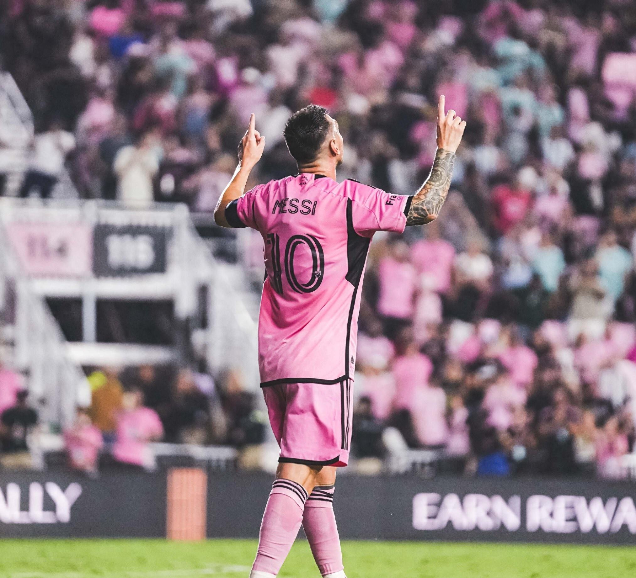 梅西回归赛场，战术调整首场状态亮眼，塞尔维亚队观众沸腾！的简单介绍